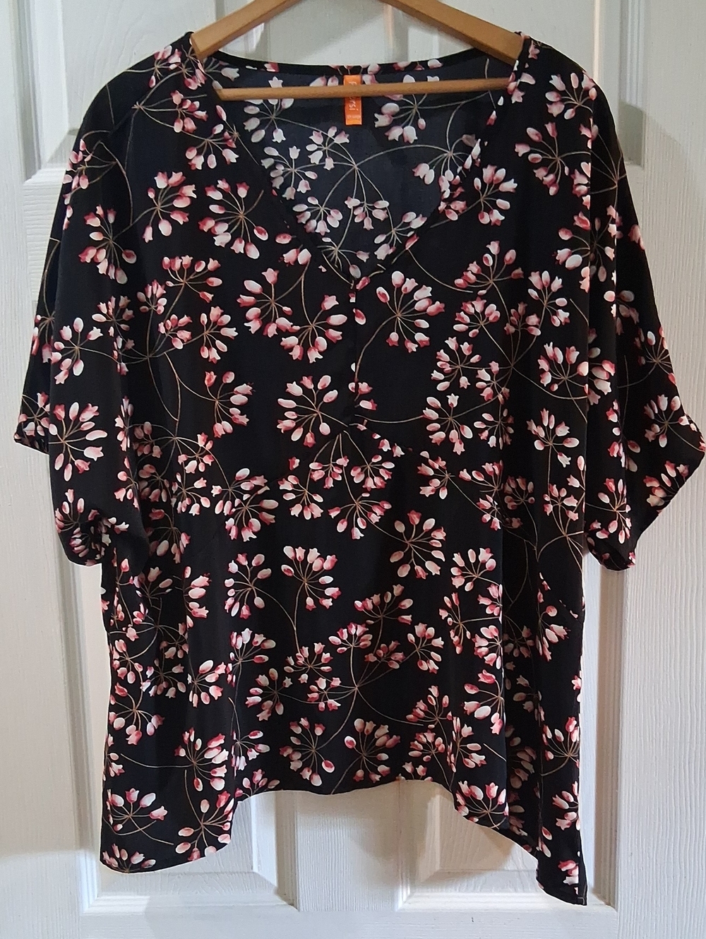 Black V‑Neck Floral Tunic Top with Pink Blossom Print